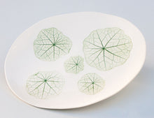 Load image into Gallery viewer, Nasturtium Small Organic Platter - Green
